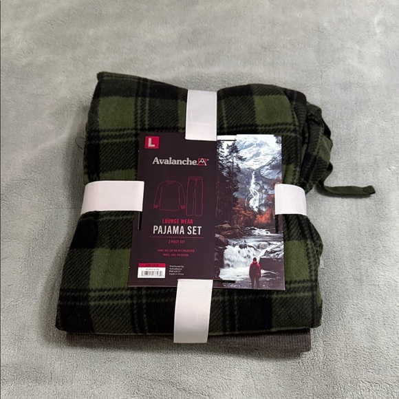 Avalanche Men's Green Plaid Lounge Set - Picture 1 of 3